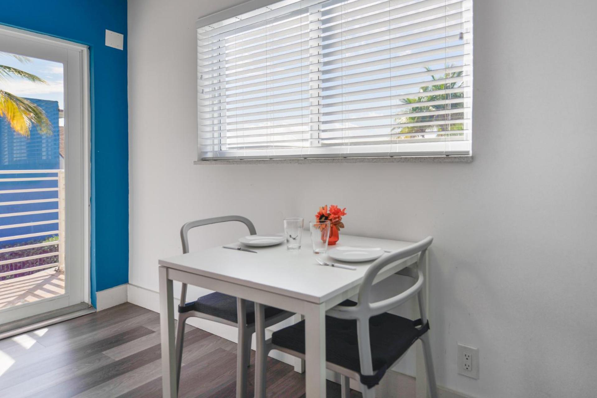 Family Friendly Escape With Pool And Parking - M41