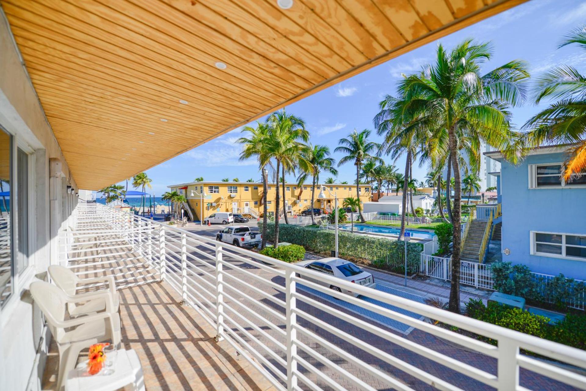 Family Friendly Escape With Pool And Parking - M41